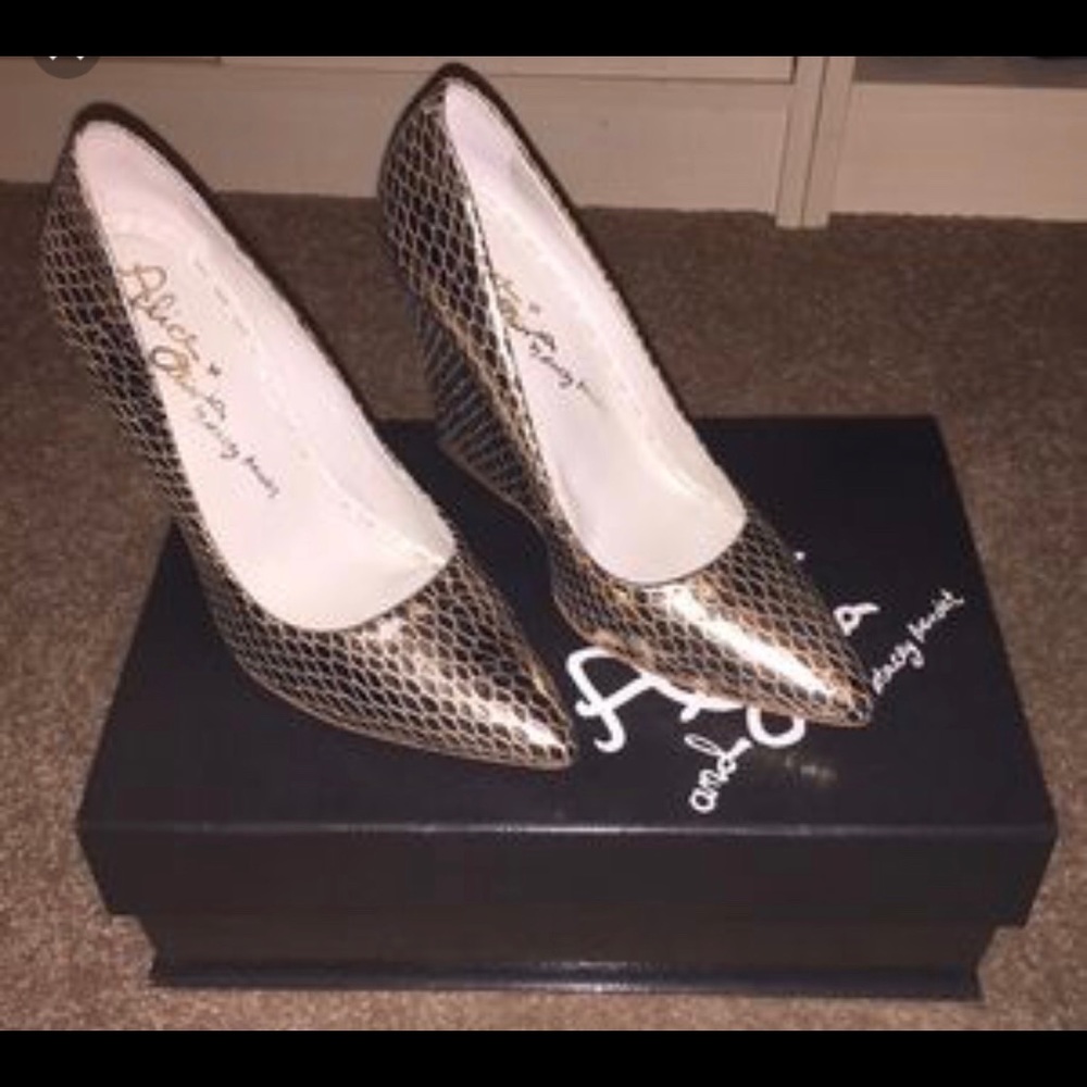 GOLD ALICE AND OLIVIA WEDGES - Picture 2 of 8